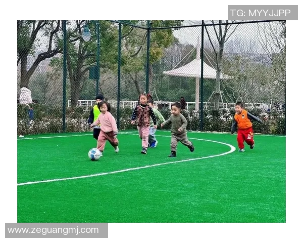 足球明星亲子时光曝光温馨瞬间尽显真实生活魅力