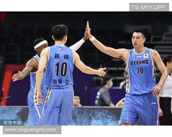 北京首钢与广东队争夺总冠军的激烈对决引发球迷热议与期待